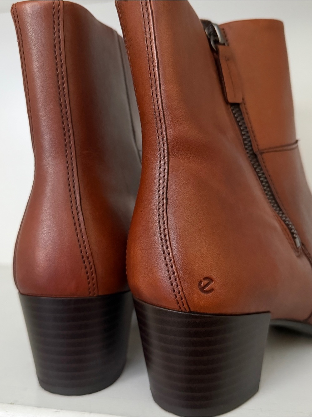 ECCO Shape Brown Leather Ankle Bootie Zip EU 40 US 9-9.5 - Picture 3 of 6